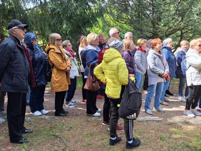 Relacja z wycieczki seniorów do Warszawy – Powsin i Wilanów/ 07.05.2025