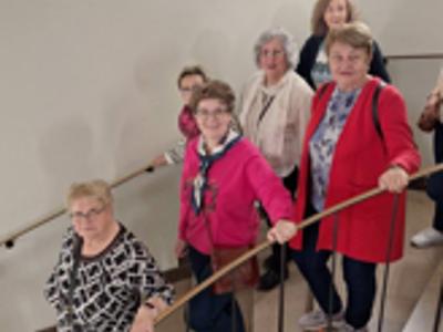 Relacja z wycieczki seniorów do Warszawy – Powsin i Wilanów/ 07.05.2025