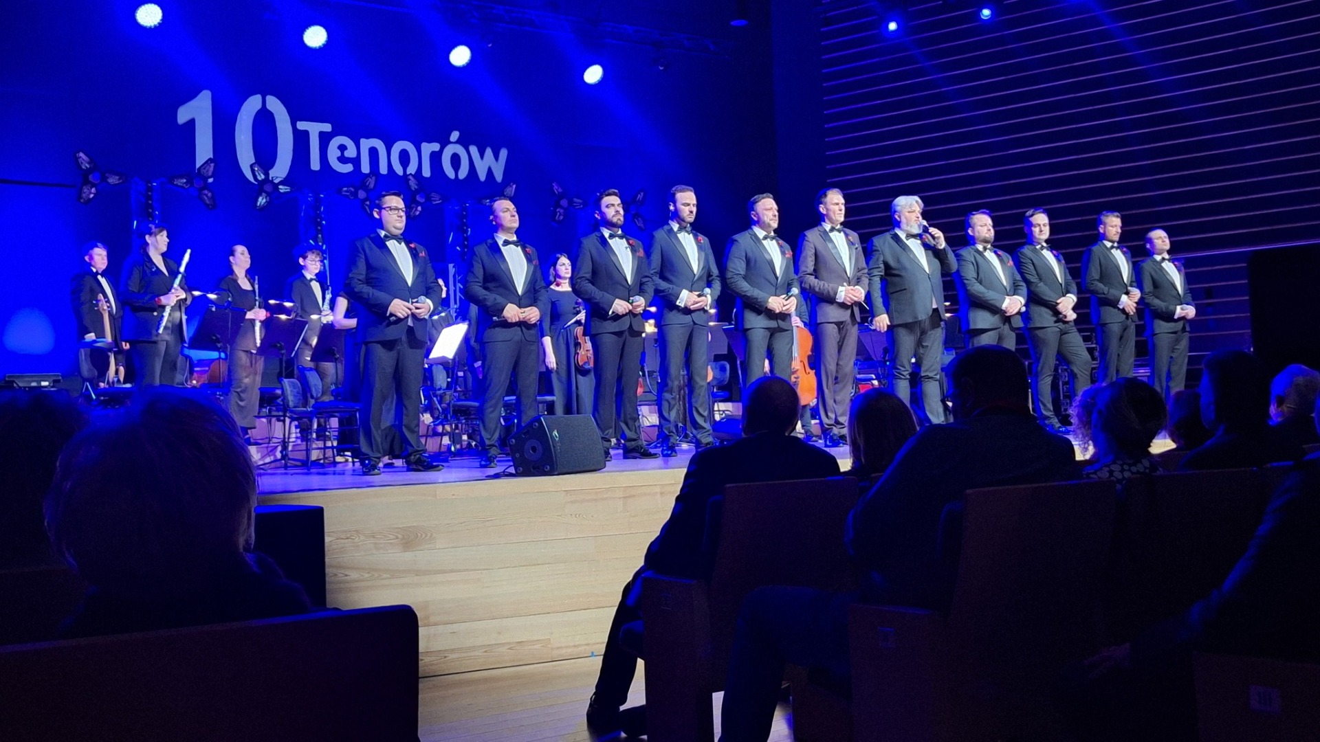 Dziesięciu tenorów podczas występu w Filharmonii