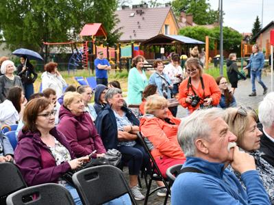 Publiczność XIX Festiwalu Teatrów pod Brzozą w Bartągu 