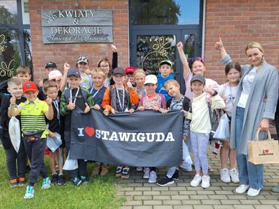 Gra terenowa w Stawigudzie w ramach akcji Lipiec w GOK 2025, kwiaciarnia
