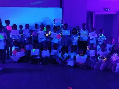 Fluo-Party w GOK-u – kolorowa zabawa w rytmie muzyki w ramach akcji Lipiec w GOK 2025
