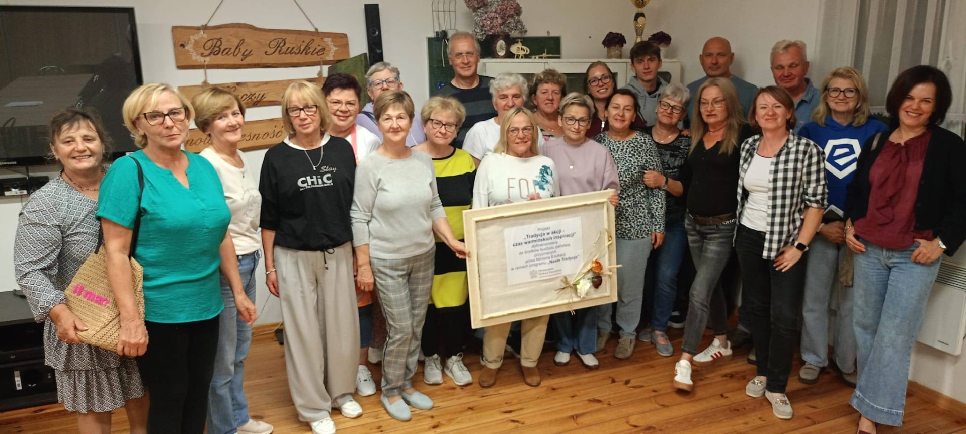 Uczestnicy zajęć warsztatów kulinarnych w ramach projektu „Tradycja w akcji" w świetlicy w Rusi