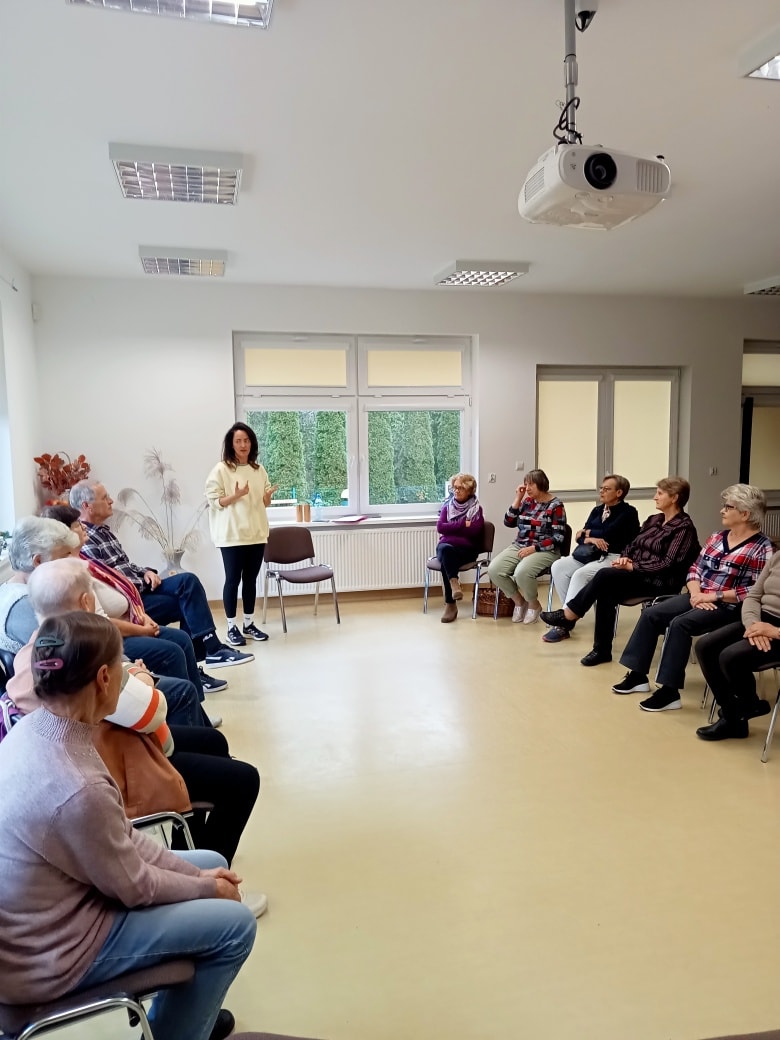 Relacja ze spotkania w świetlicy w Tomaszkowie z panią Darią Zyguła - psychologiem i trenerką Mindfulness i instruktorką świadomego oddechu