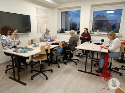 Uczestniczki podczas zajęć rękodzielniczych w Stawigudzie