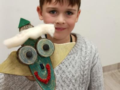 Inspiracje z plastrów drewna na zajęciach dla dzieci w Stawigudzie w pracowni 29