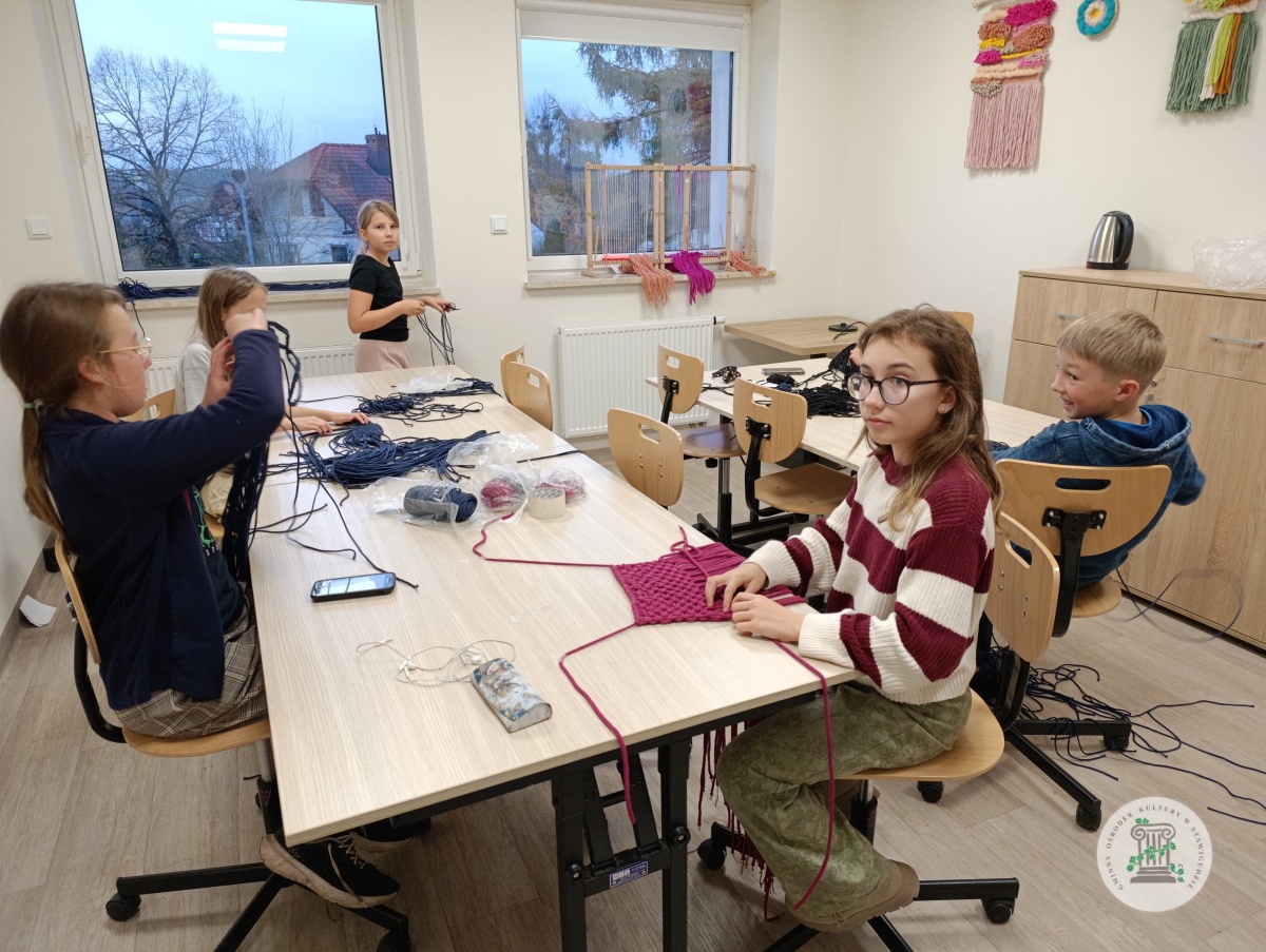 Makrama dla dzieci 10+ w Pracowni 29 GOK w Stawigudzie