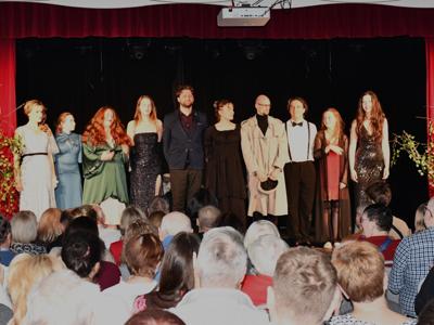 Scena z przedstawienia teatralnego pt. "Morderca kobiet"