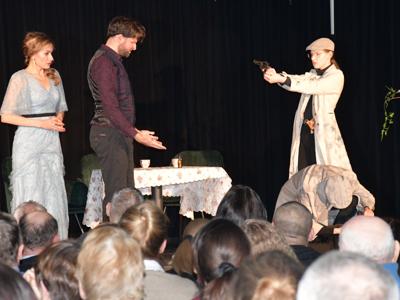 Scena z przedstawienia teatralnego pt. "Morderca kobiet"