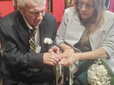 Ślub mieszkańców DPS w Młodzieszynie