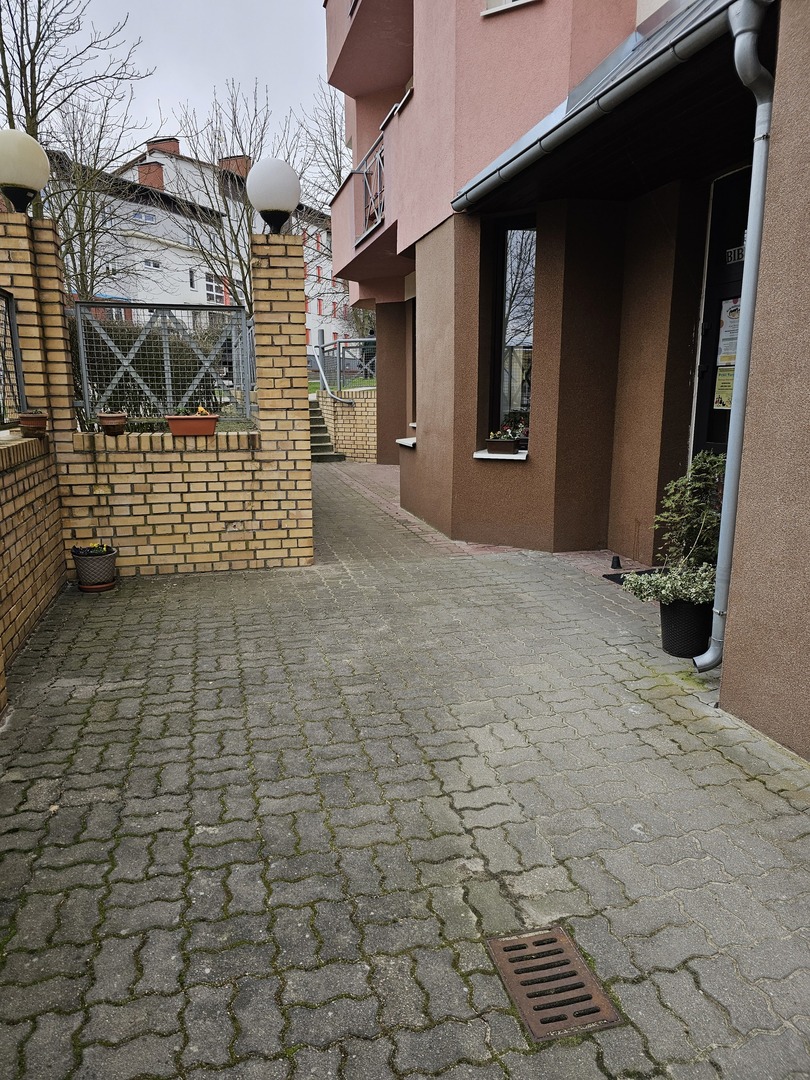 wejście do filii nr 1 biblioteki