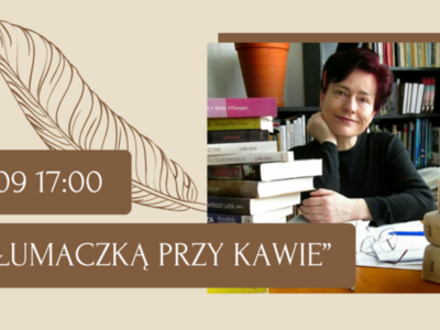 po lewej stronie zdjęcie kobiety podpartej ręką, obok mniej stosik książek. Obok zdjecia data 26.09 i biały napis z tłumaczą przy kawie