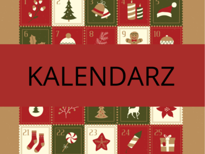 kalendarz adwentowy. 24 czerwonych, białych i zielonych okienek ułożonych w jedne kwadrat. Na środku czarny napis kalendarz