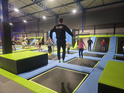 Ferie ze Świetlicą w Łazach - park trampolin Piaseczno
