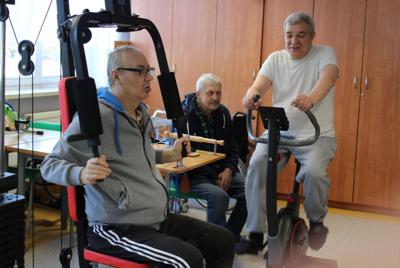 Rehabilitacja i codzienne ćwiczenia mieszkańców