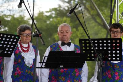 Występ zespołu ludowego.