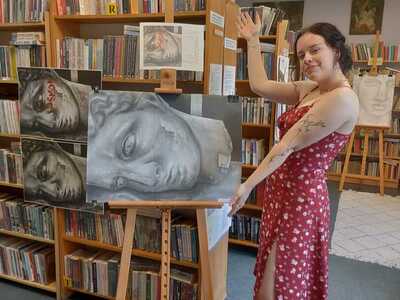 Pani Paulina ze swoim dziełem 