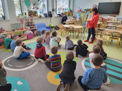 spotkanie w przedszkolu z dziećmi 