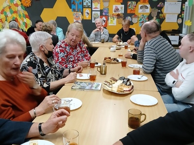 poczęstunek zawsze zbliża i umacnia więzi 