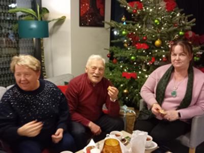 klubowicze na spotkaniu przed filmem