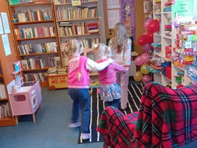 zabawy pingwinkowe przy muzyce