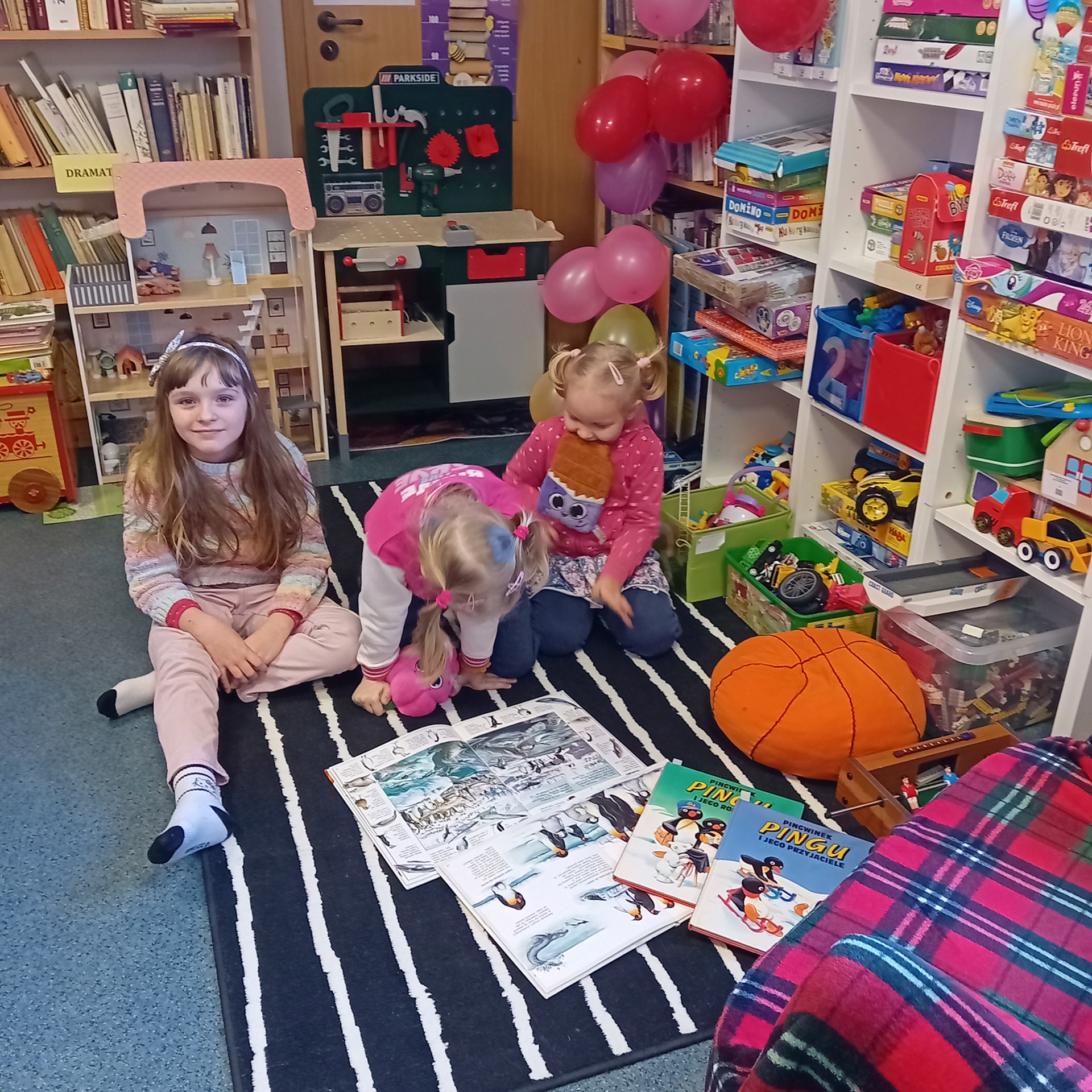 czytanie książek o pingwinach dzieciom