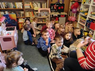 prezentowanie ulubionych publikacji dzieci