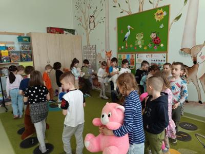 jadą , jadą misie- wspólna zabawa