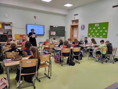 zajęcia prowadzone przez bibliotekarkę