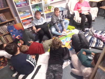 odpoczynek na dywanie