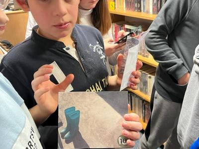 co mówią o mnie wybrane na zdjęciu buty?