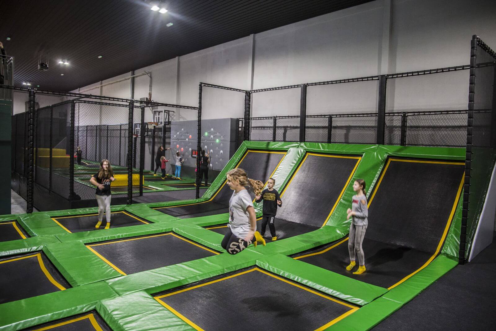 wildjump-019.jpg [1600x1067]