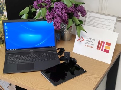 Laptop, tablet i kamerka 
