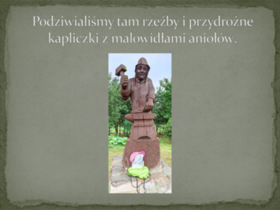 książka przy rzeźbie