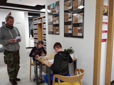 uczestnicy gry bibliotecznej