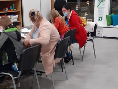uczestnicy warsztatu pisarskiego