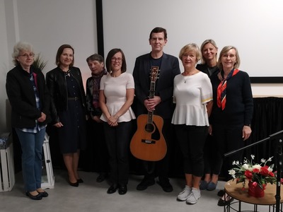 Kuba Michalski i uczestniczki spotkania