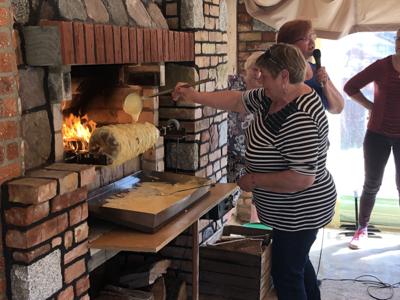 Wyjazd seniorów z Klubu Seniora do przedsiębiorstwa ekonomii społecznej (5 czerwca 2023 r.)