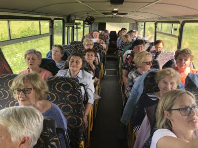 Wyjazd seniorów z Klubu Seniora do przedsiębiorstwa ekonomii społecznej (5 czerwca 2023 r.)