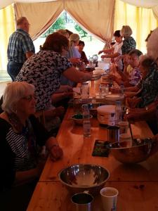 Wyjazd seniorów w ramach projektu „Aktywny senior” do przedsiębiorstwa ekonomii społecznej (6 czerwca 2023 r.)