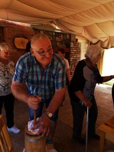 Wyjazd seniorów w ramach projektu „Aktywny senior” do przedsiębiorstwa ekonomii społecznej (6 czerwca 2023 r.)