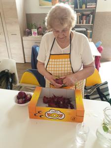 Zajęcia kulinarne w Klubie Seniora (13 czerwca 2023 r.)