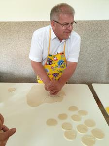 Zajęcia kulinarne w Klubie Seniora (13 czerwca 2023 r.)