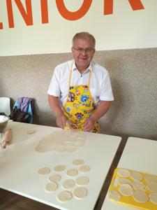 Zajęcia kulinarne w Klubie Seniora (13 czerwca 2023 r.)