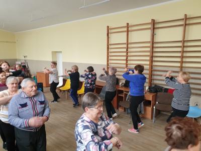 Zajęcia rytmiki z elementami muzykoterapii w ramach projektu „Klub Seniora Aktywnie” (7 lutego 2023 r.)