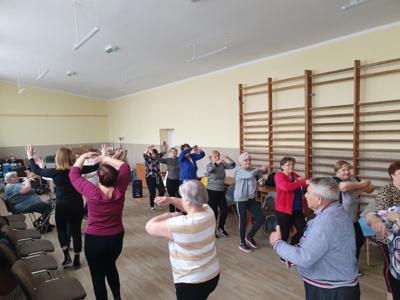 Zajęcia rytmiki z elementami muzykoterapii w ramach projektu „Klub Seniora Aktywnie” (7 lutego 2023 r.)