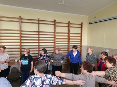 Zajęcia rytmiki z elementami muzykoterapii w ramach projektu „Klub Seniora Aktywnie” (7 lutego 2023 r.)