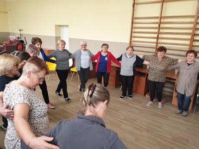 Zajęcia rytmiki z elementami muzykoterapii w ramach projektu „Klub Seniora Aktywnie” (7 lutego 2023 r.)