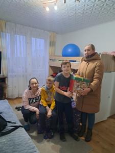 Paczki świąteczne dla rodzin z dziećmi, osobom samotnym i potrzebującym (grudzień 2023 r.)
