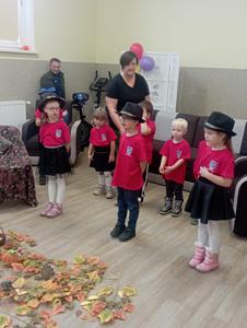Wizyta dzieci z Przedszkola nr 1 im. Kubusia Puchatka w Klubie Seniora
